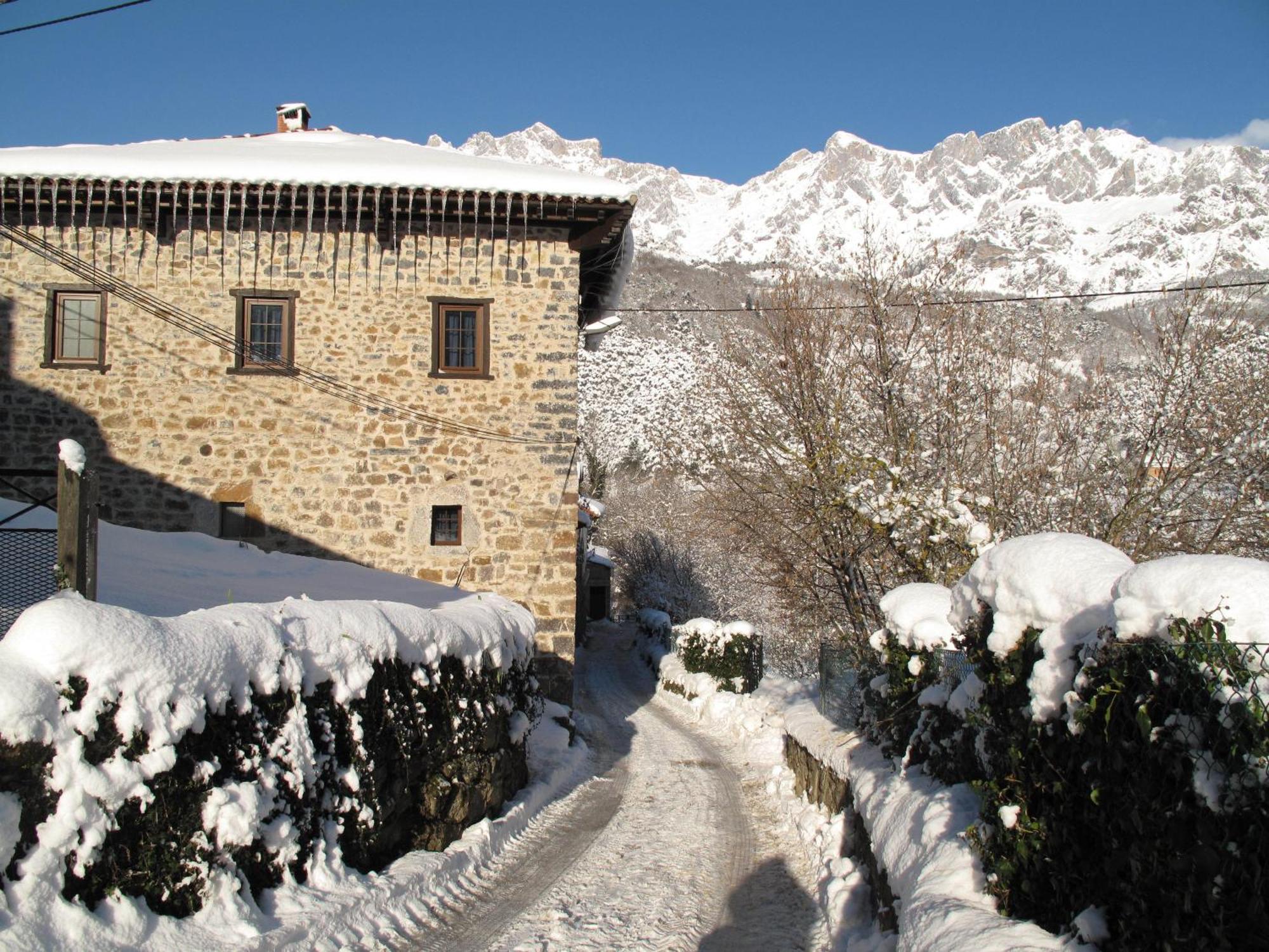 Albergue Turistico Valdebaro Camaleño Esterno foto